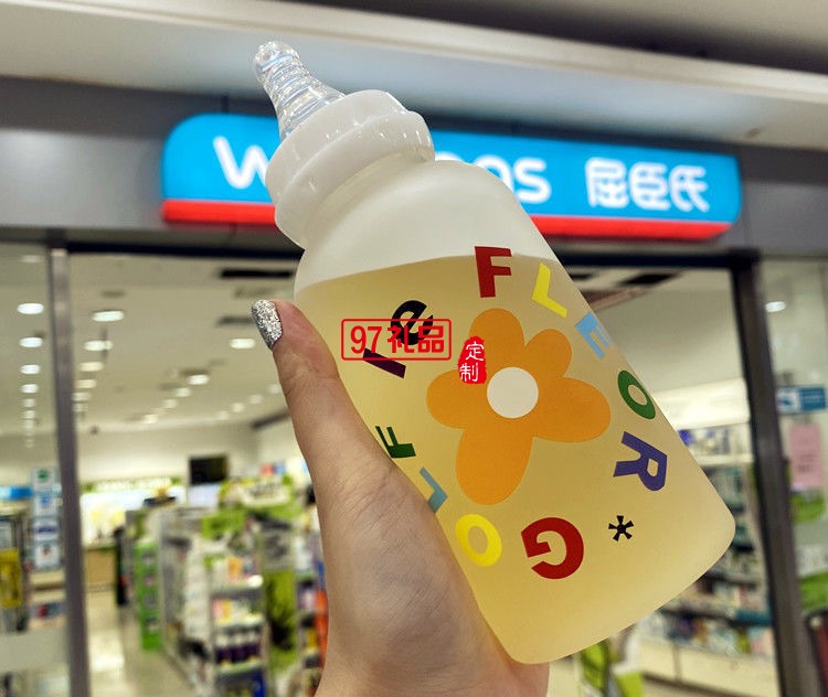 可愛(ài)奶嘴奶瓶水杯ins塑料網(wǎng)紅帶吸管杯子